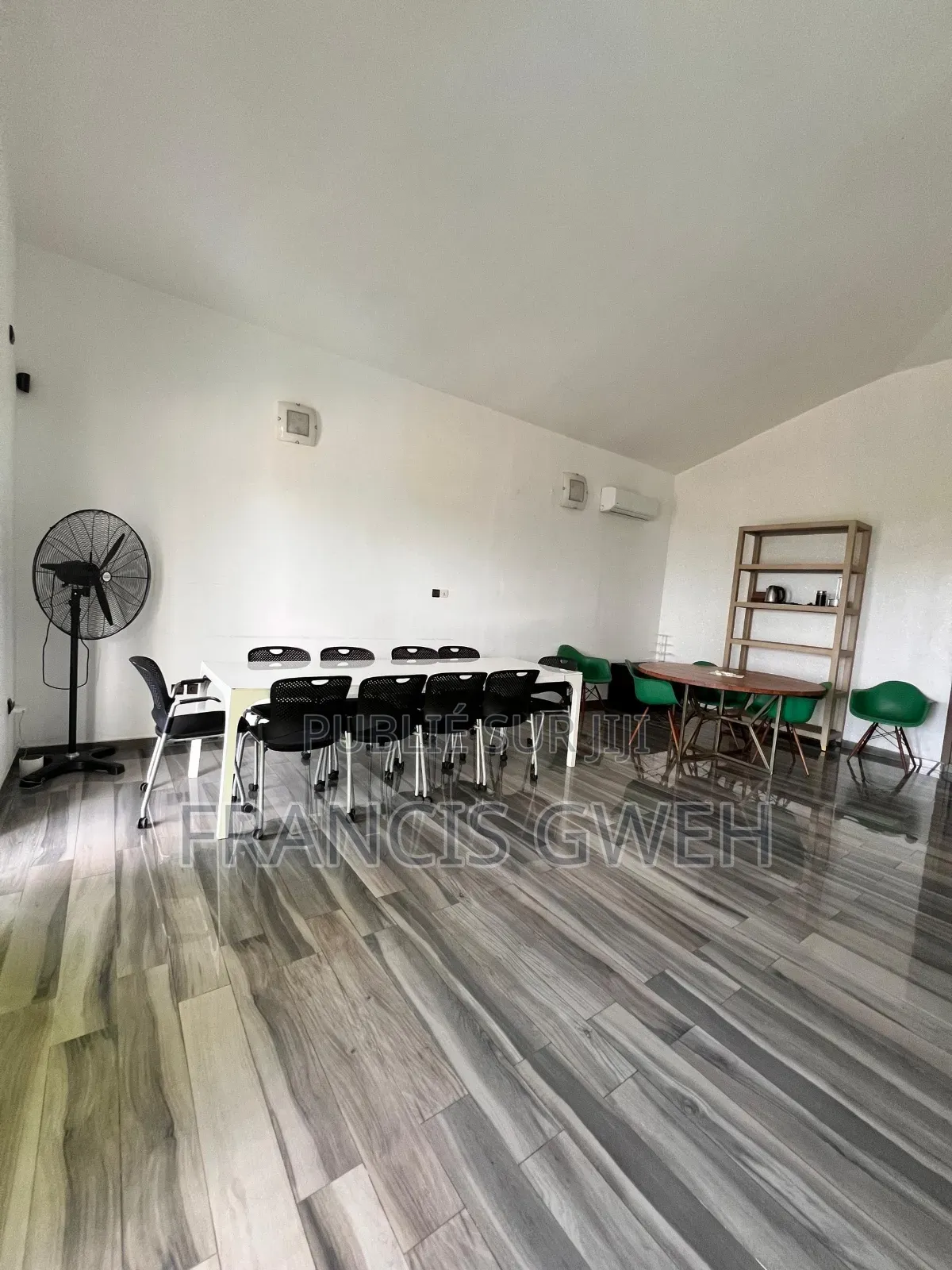 6chbre Duplex dans Francis Gweh, Cocody à Louer
