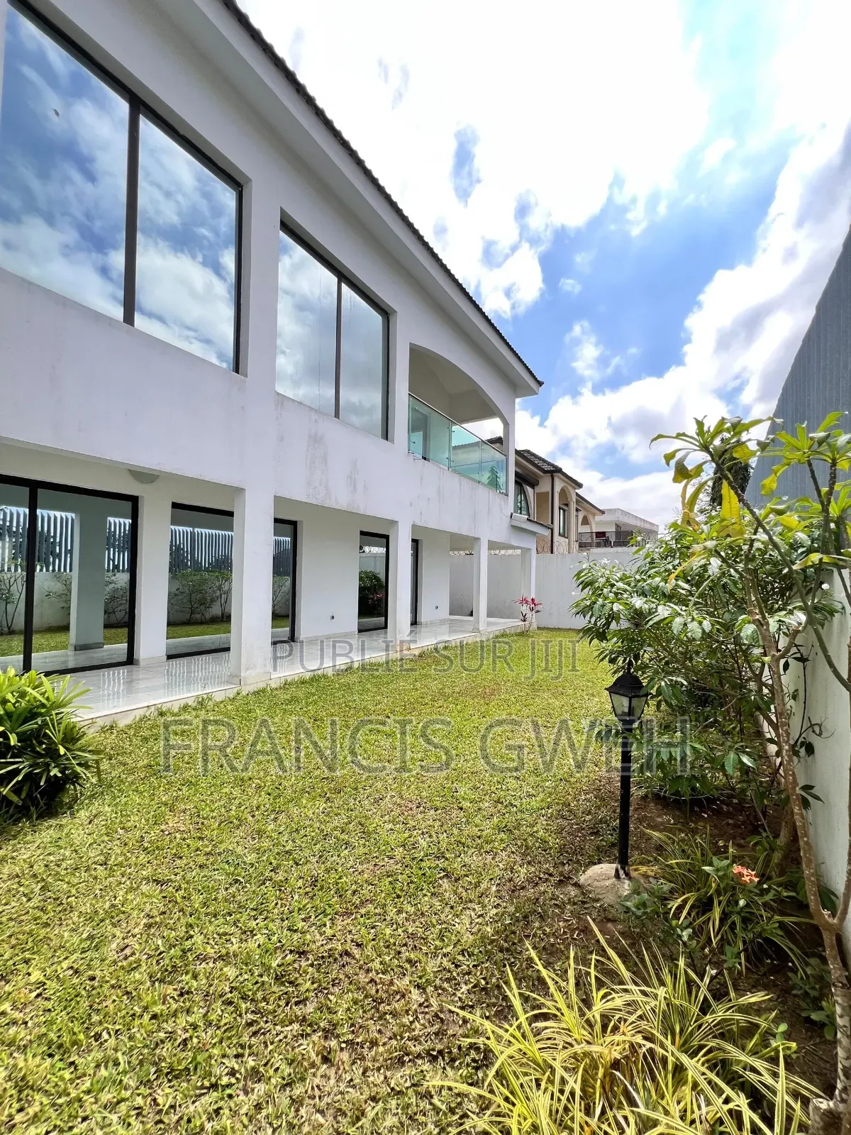 6chbre Duplex dans Francis Gweh, Cocody à Louer