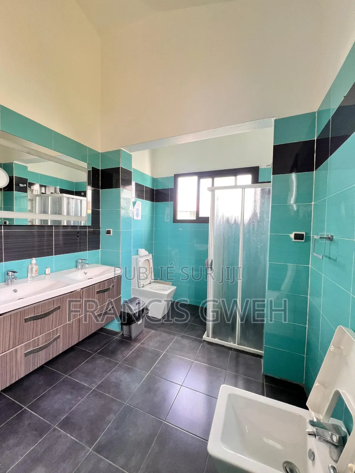 6chbre Duplex dans Francis Gweh, Cocody à Louer