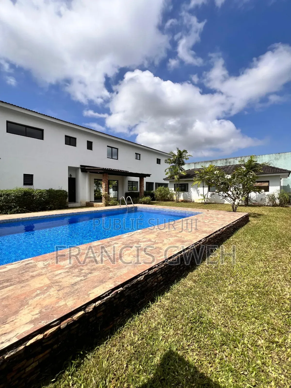 6chbre Duplex dans Francis Gweh, Cocody à Louer