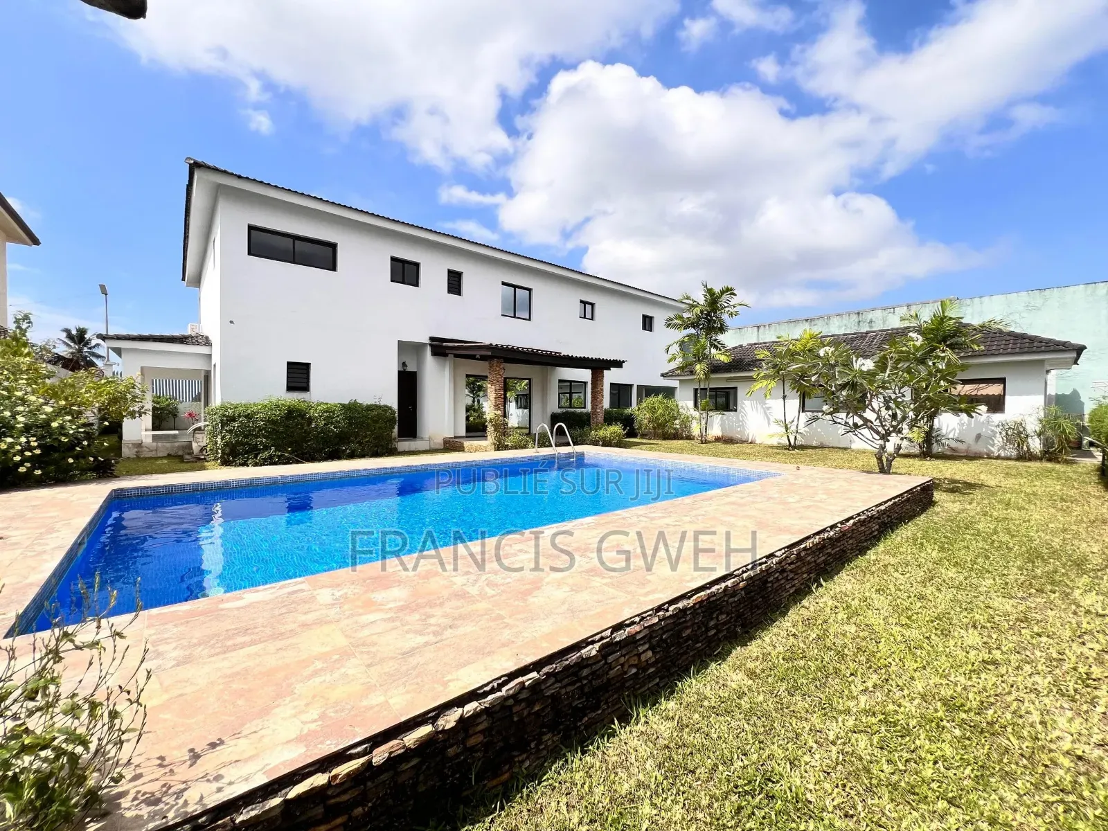 6chbre Duplex dans Francis Gweh, Cocody à Louer