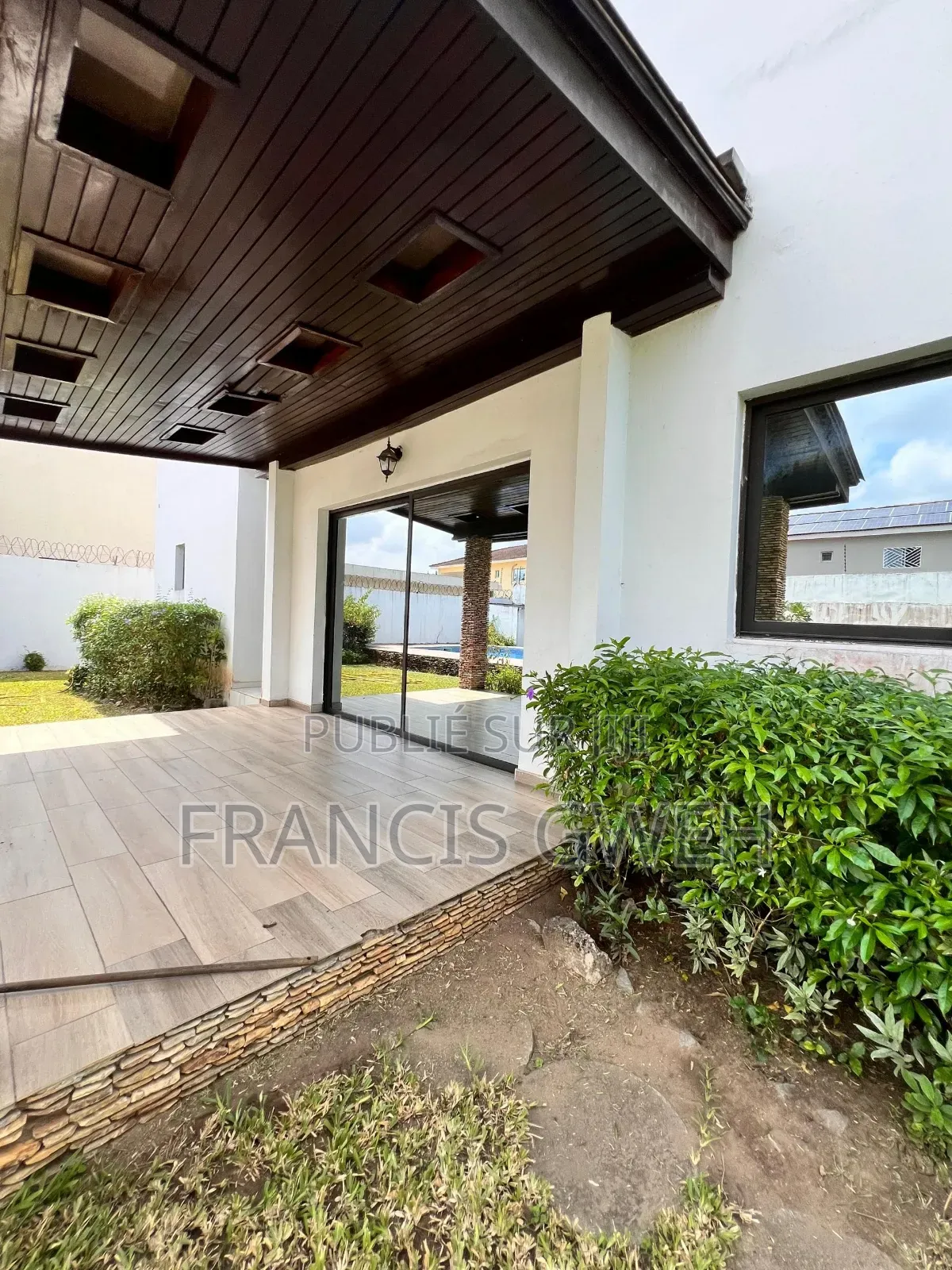 6chbre Duplex dans Francis Gweh, Cocody à Louer