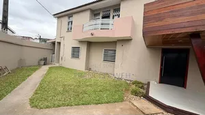 4chbre Duplex dans Francis Gweh, Cocody à Louer