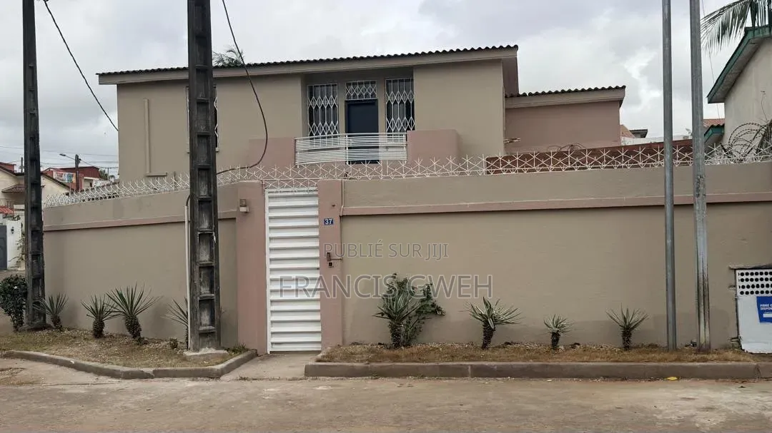 4chbre Duplex dans Francis Gweh, Cocody à Louer