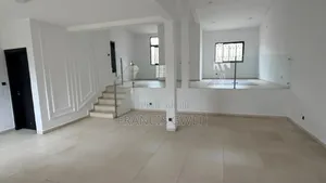 4chbre Duplex dans Francis Gweh, Cocody à Louer