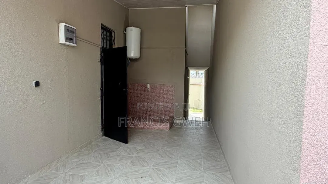 4chbre Duplex dans Francis Gweh, Cocody à Louer