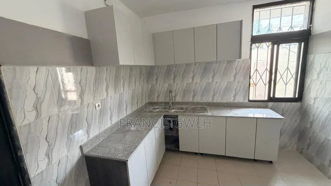 4chbre Duplex dans Francis Gweh, Cocody à Louer