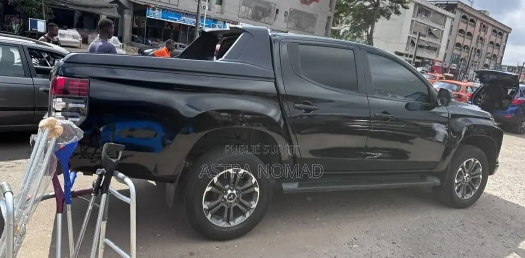 Mitsubishi L200 2023 Noir