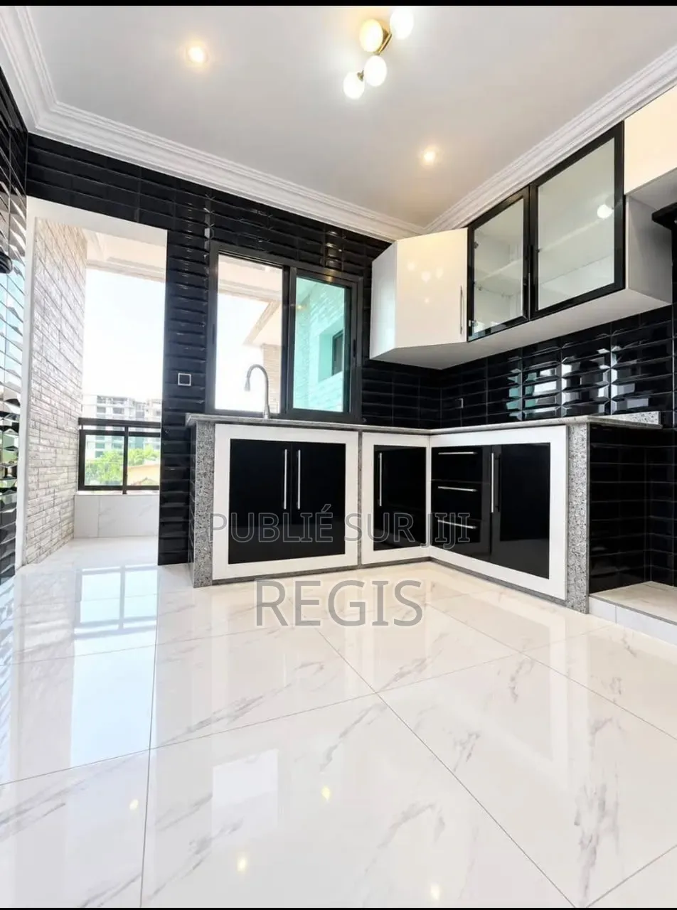 2chbre Appartement dans Regis, Cocody à Louer