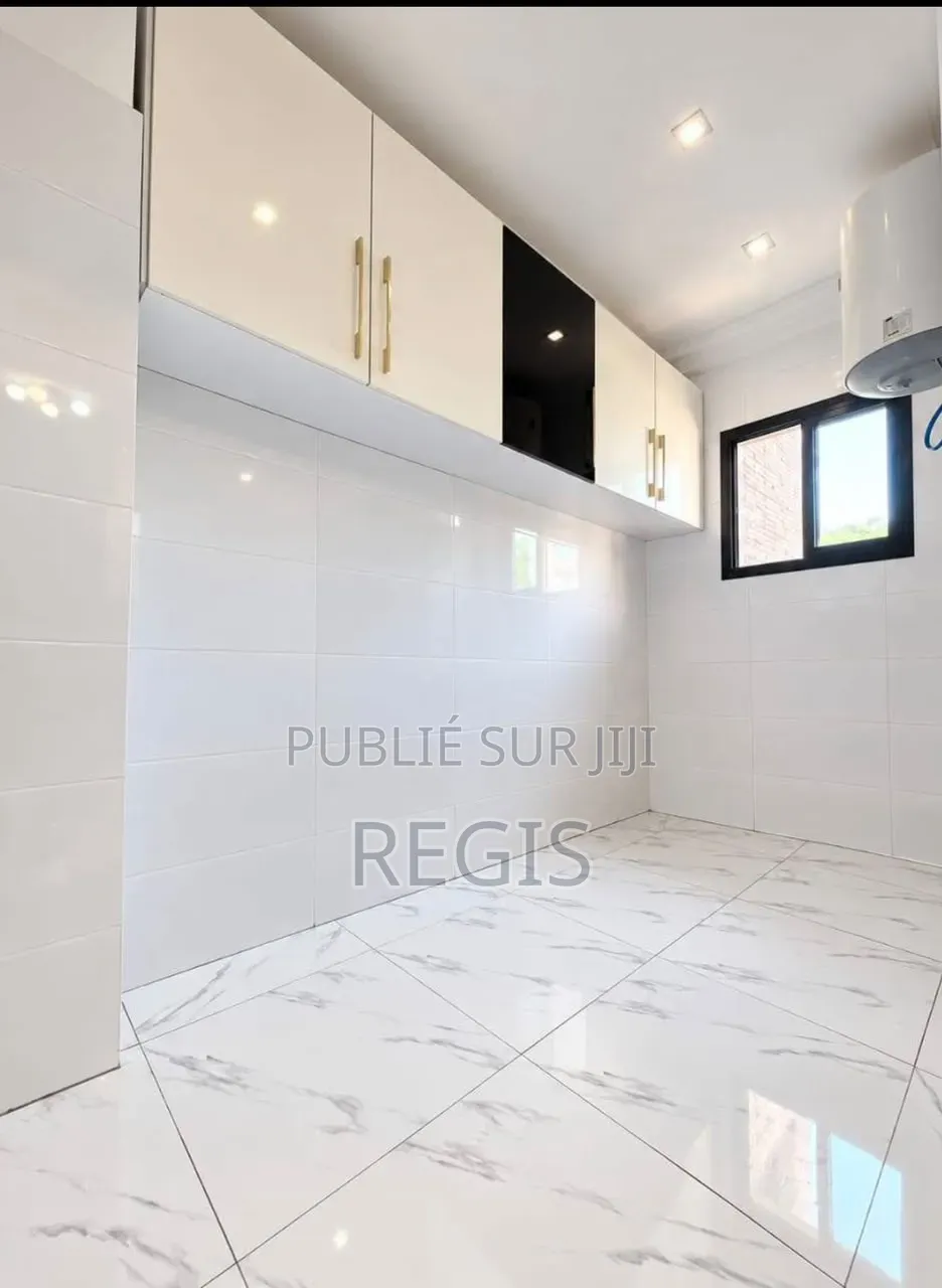 2chbre Appartement dans Regis, Cocody à Louer