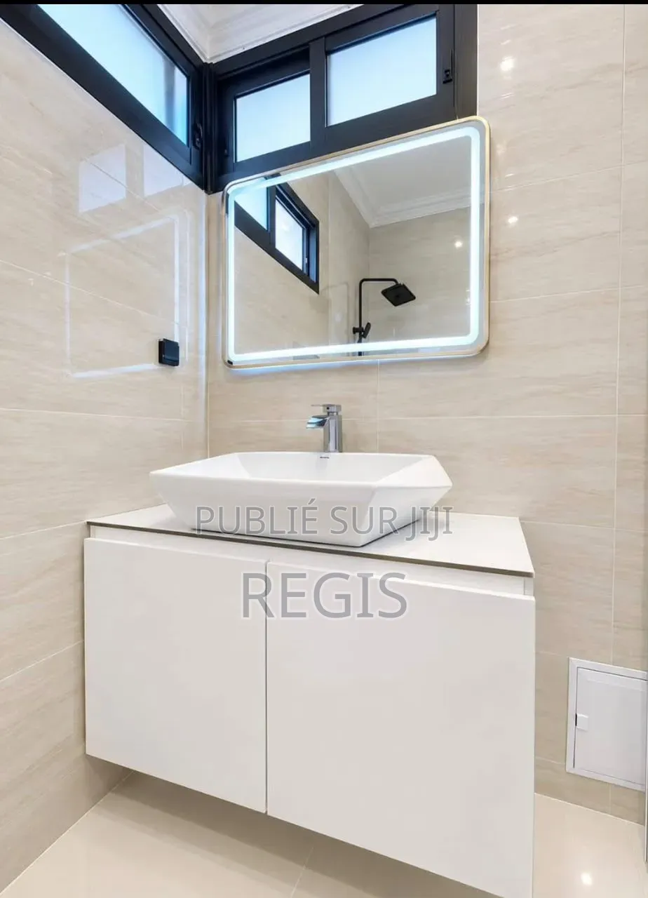 2chbre Appartement dans Regis, Cocody à Louer