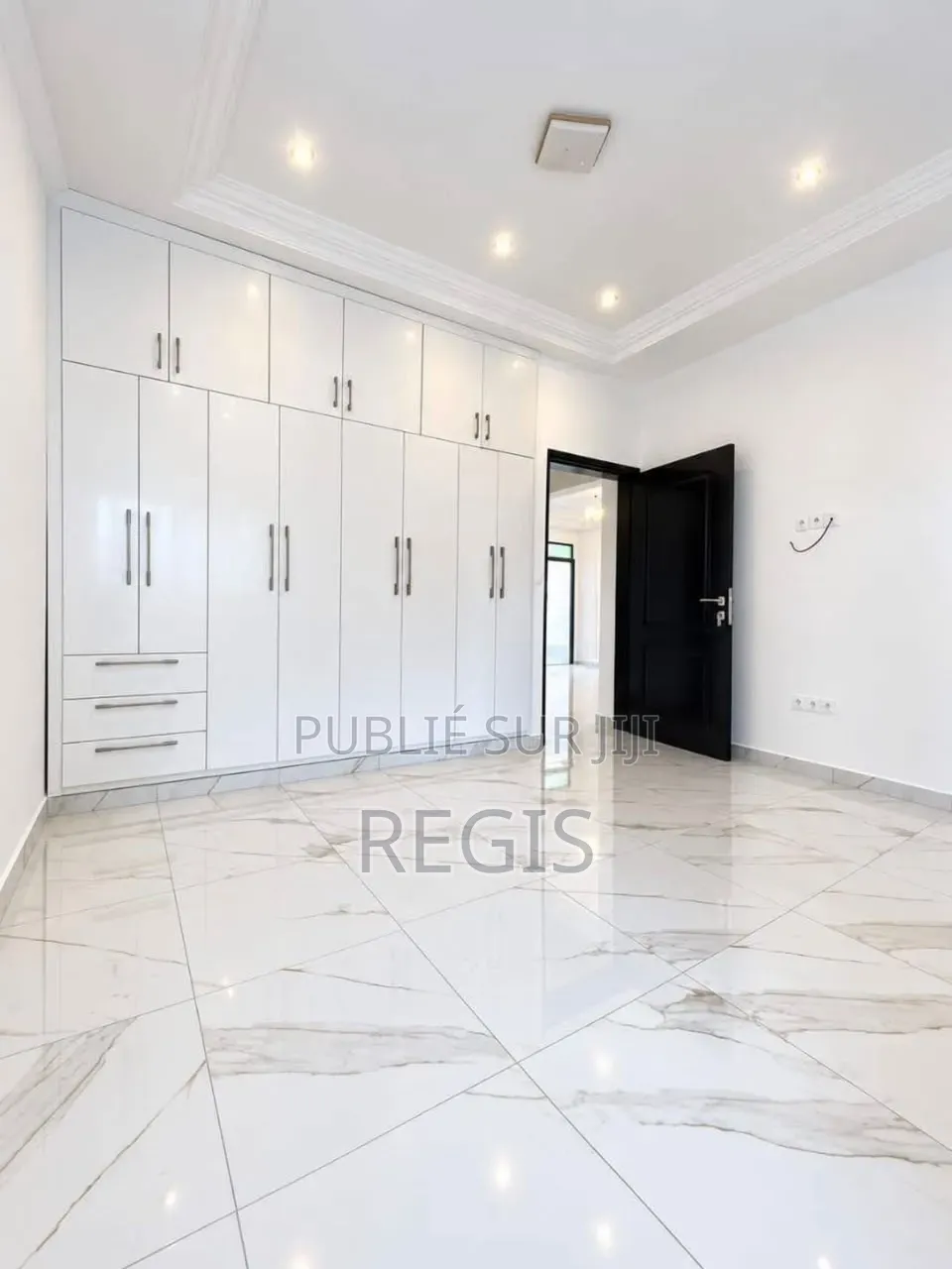 2chbre Appartement dans Regis, Cocody à Louer