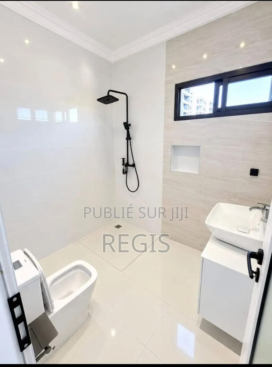 2chbre Appartement dans Regis, Cocody à Louer