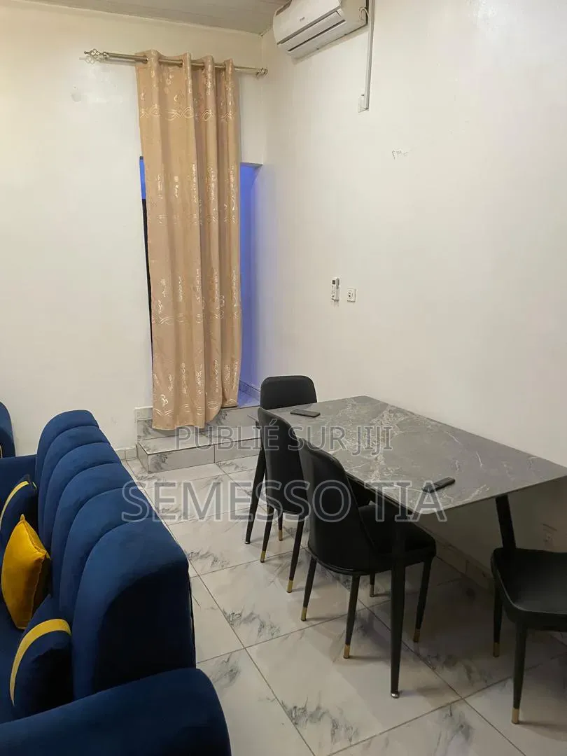 Meublé 1chbre Appartement dans Yopougon à Louer