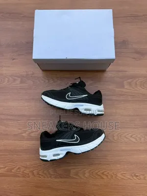 Chaussure Nike Air Max Moto 2k