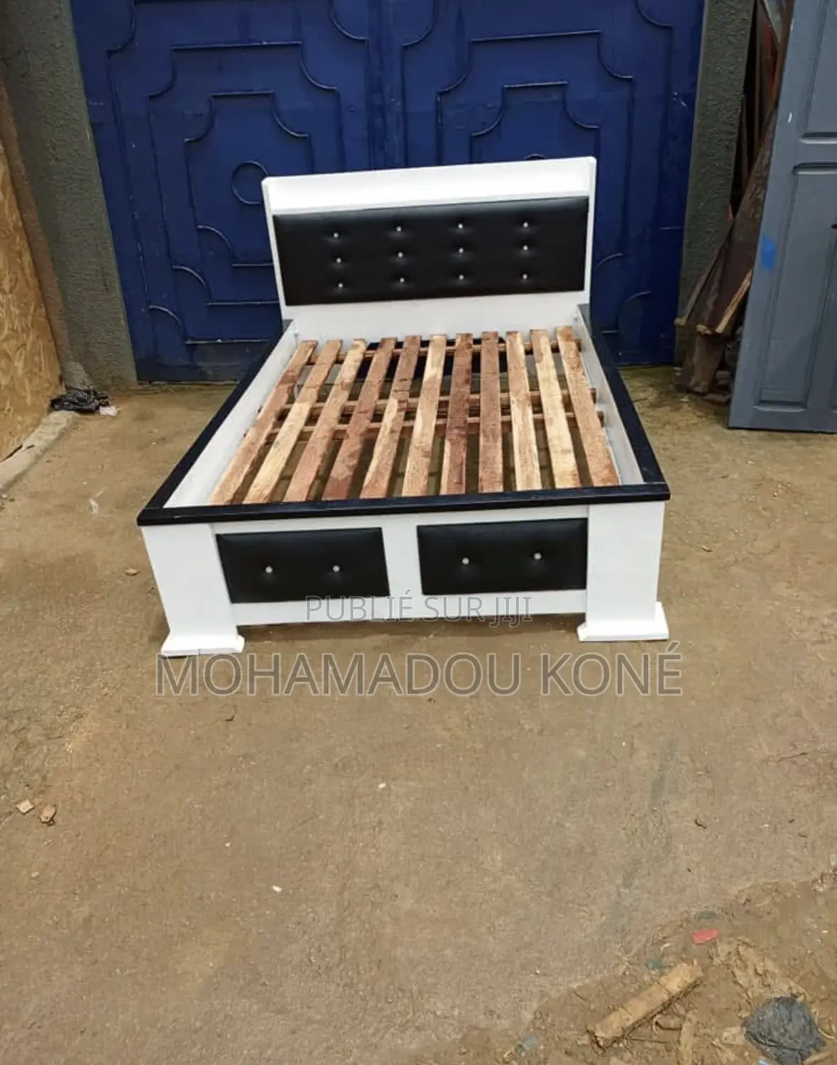 Lits en Bois Disponible