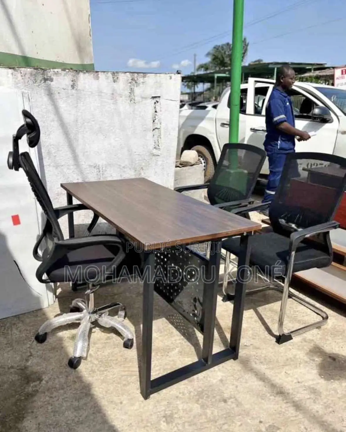 Table De Bureau Plus Chaises De Bureau