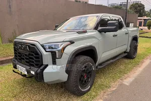Toyota Tundra 2022 Gris