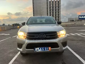 Toyota Hilux 2022 Gris