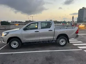 Toyota Hilux 2022 Gris