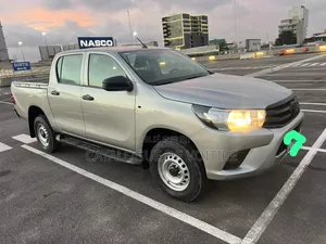 Toyota Hilux 2022 Gris