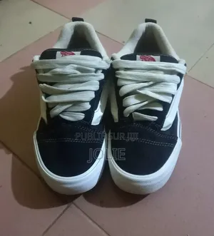 Une Vans Noir Blanc