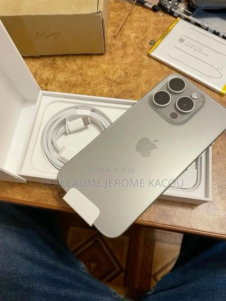 Nouveau Apple iPhone 15 Pro Max 256 GB Gris