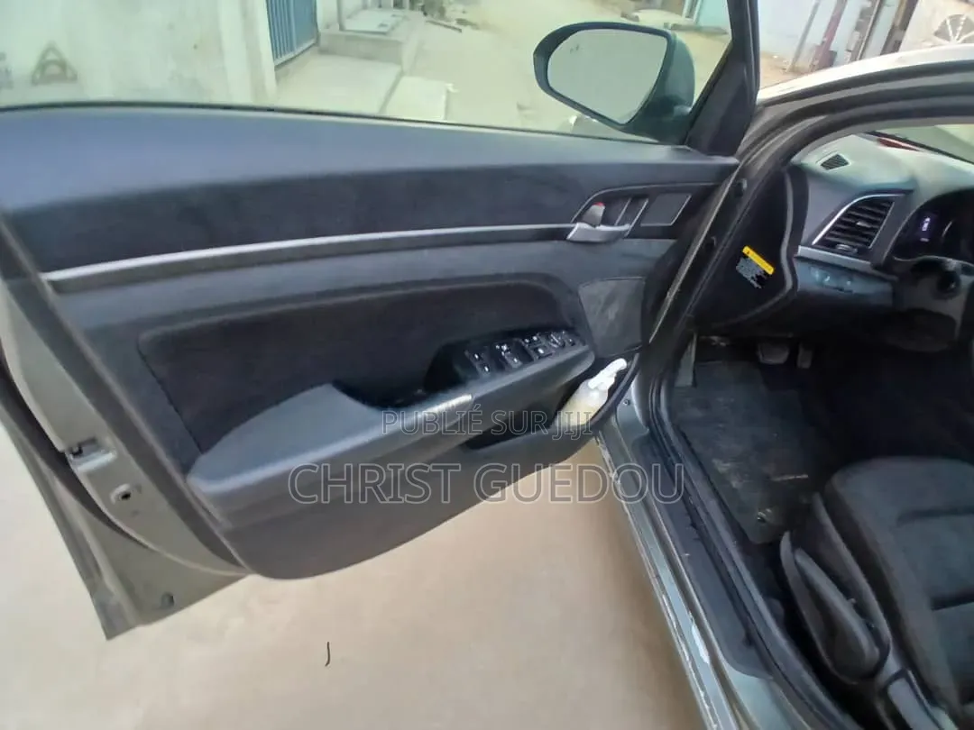 Hyundai Elantra 2017 Gris