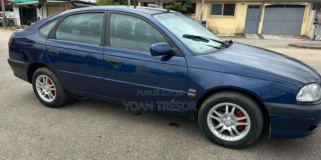 Toyota Avensis 2000 Bleu