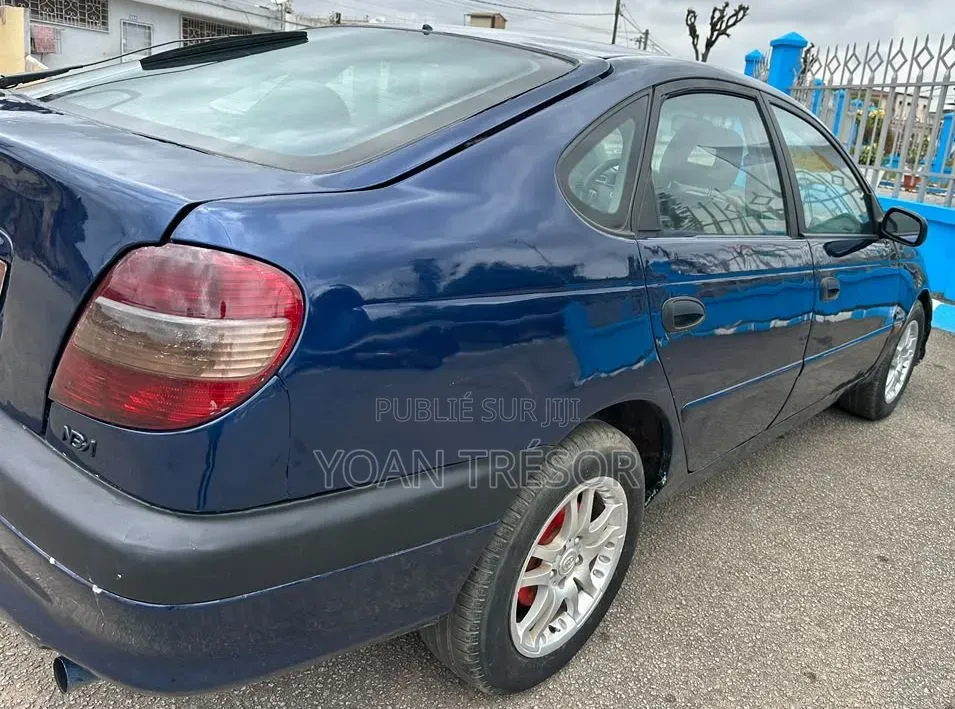 Toyota Avensis 2000 Bleu
