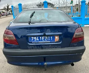 Toyota Avensis 2000 Bleu