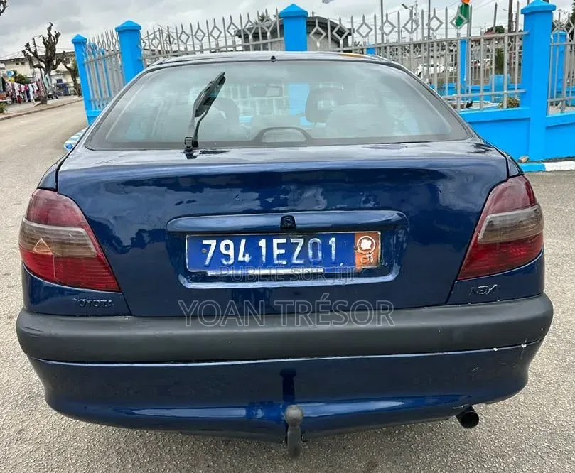 Toyota Avensis 2000 Bleu