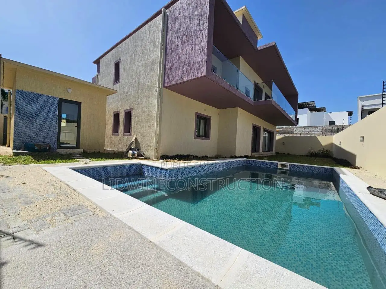 5chbre Duplex dans Cocody à Louer