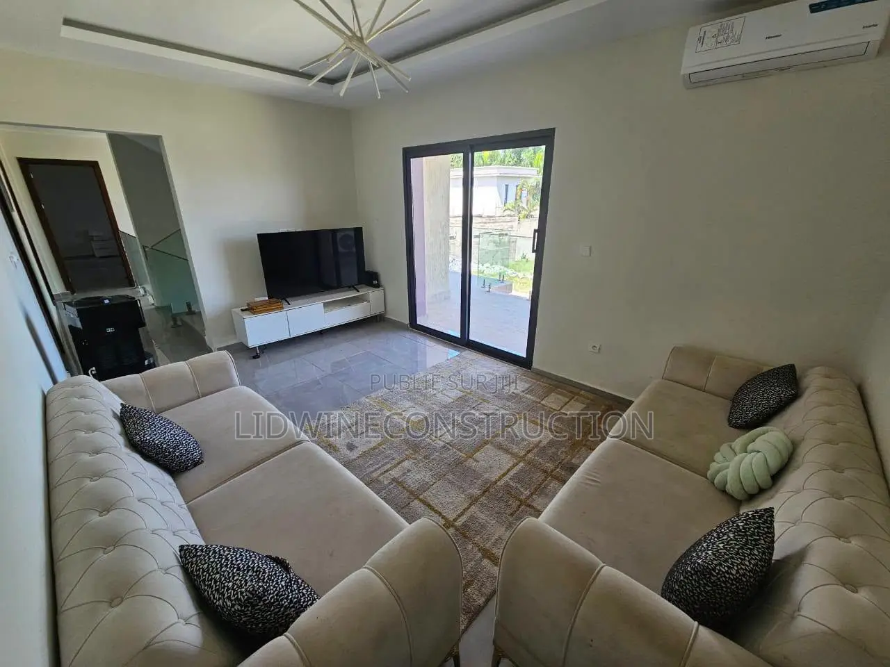 5chbre Duplex dans Cocody à Louer