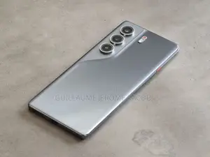 Nouveau Tecno Camon 40 Pro 5G 256 GB Noir
