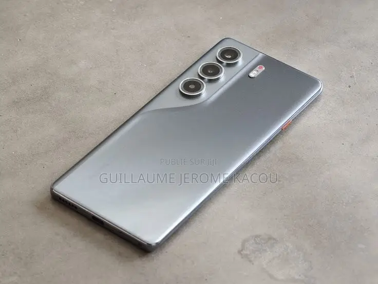 Nouveau Tecno Camon 40 Pro 5G 256 GB Noir