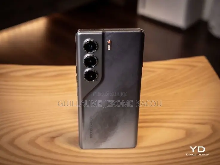 Nouveau Tecno Camon 40 Pro 5G 256 GB Noir