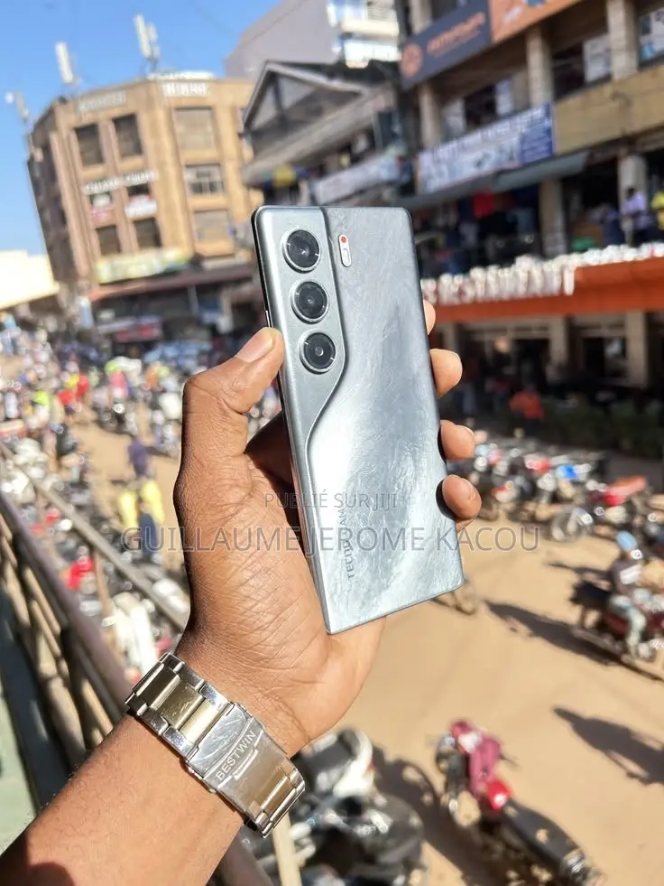 Nouveau Tecno Camon 40 128 GB Gris
