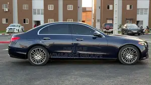 Nouveau Mercedes-Benz C300 2024 Noir