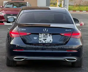 Nouveau Mercedes-Benz C300 2024 Noir