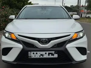 Toyota Camry SE 2021 Blanc