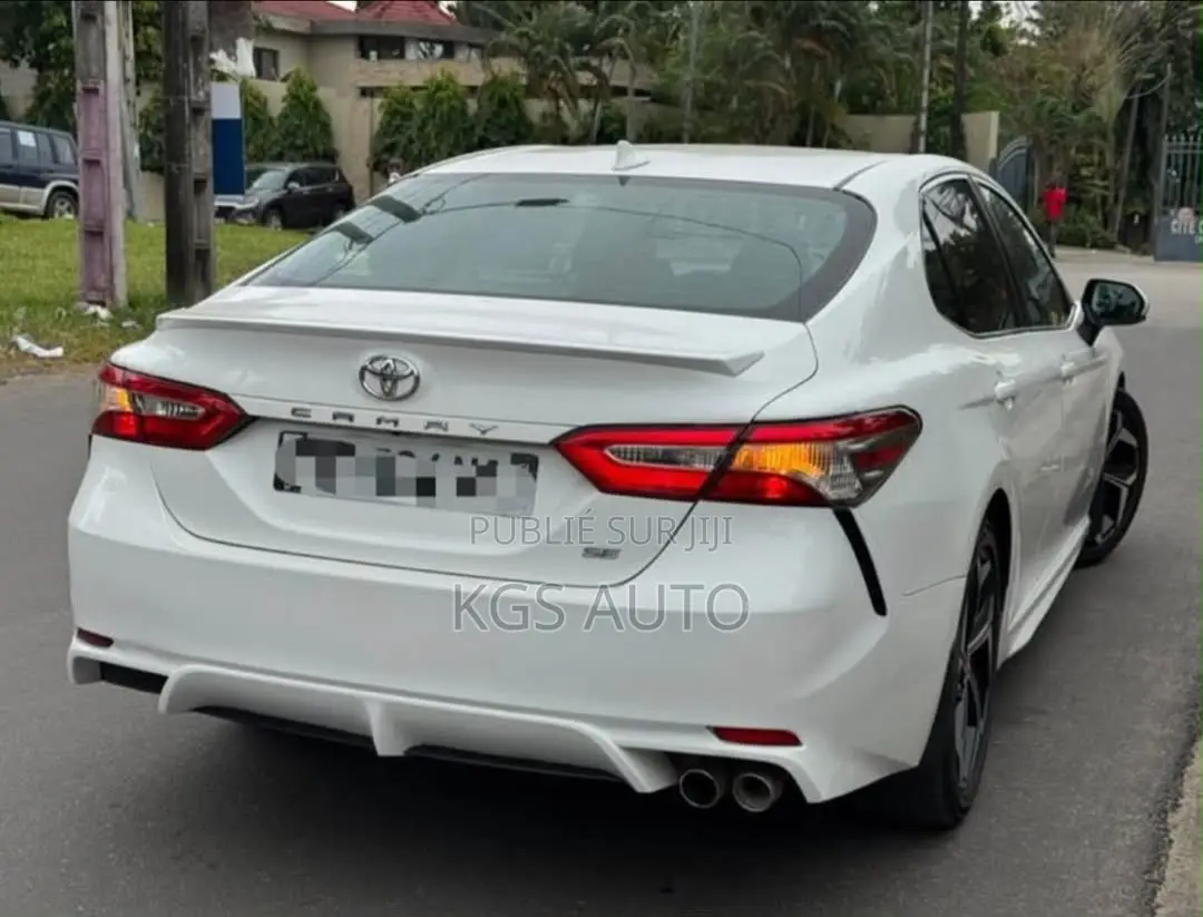 Toyota Camry SE 2021 Blanc