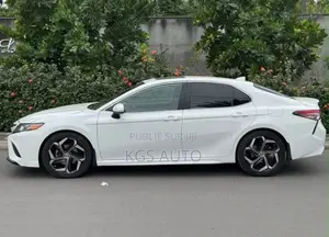 Toyota Camry SE 2021 Blanc