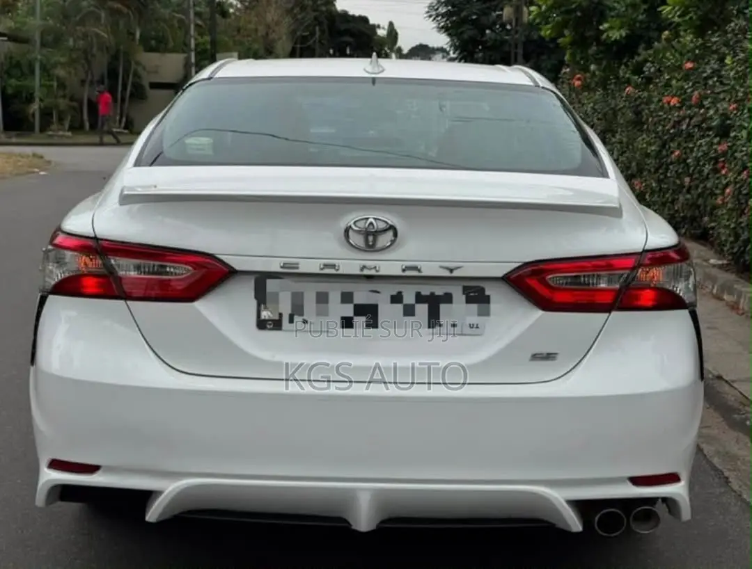Toyota Camry SE 2021 Blanc