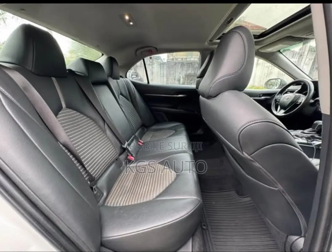 Toyota Camry SE 2021 Blanc