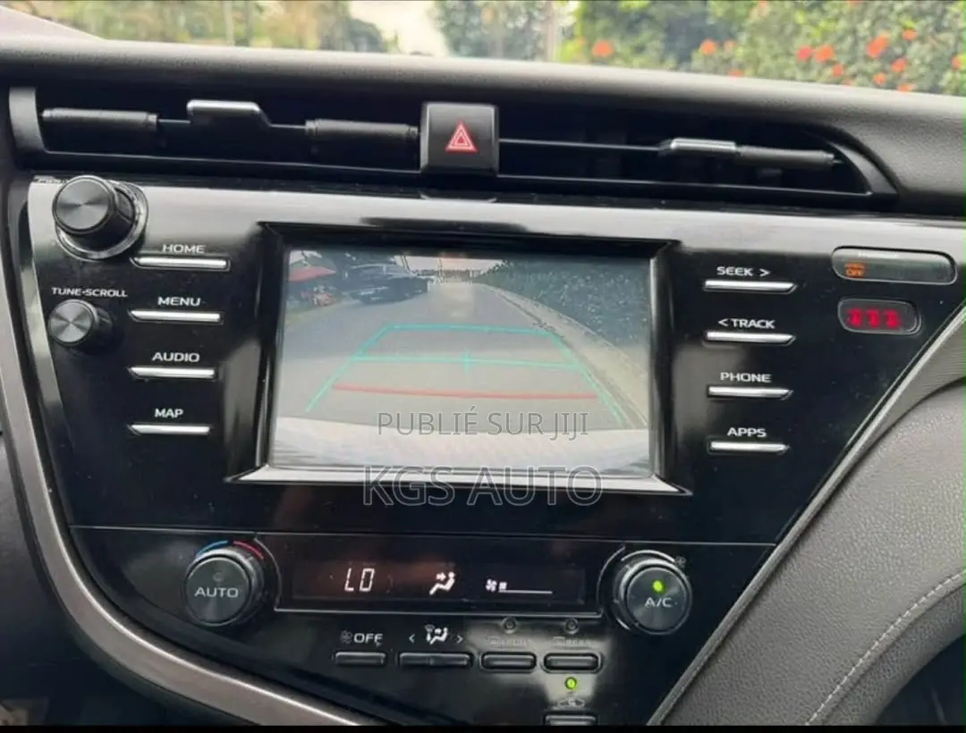 Toyota Camry SE 2021 Blanc