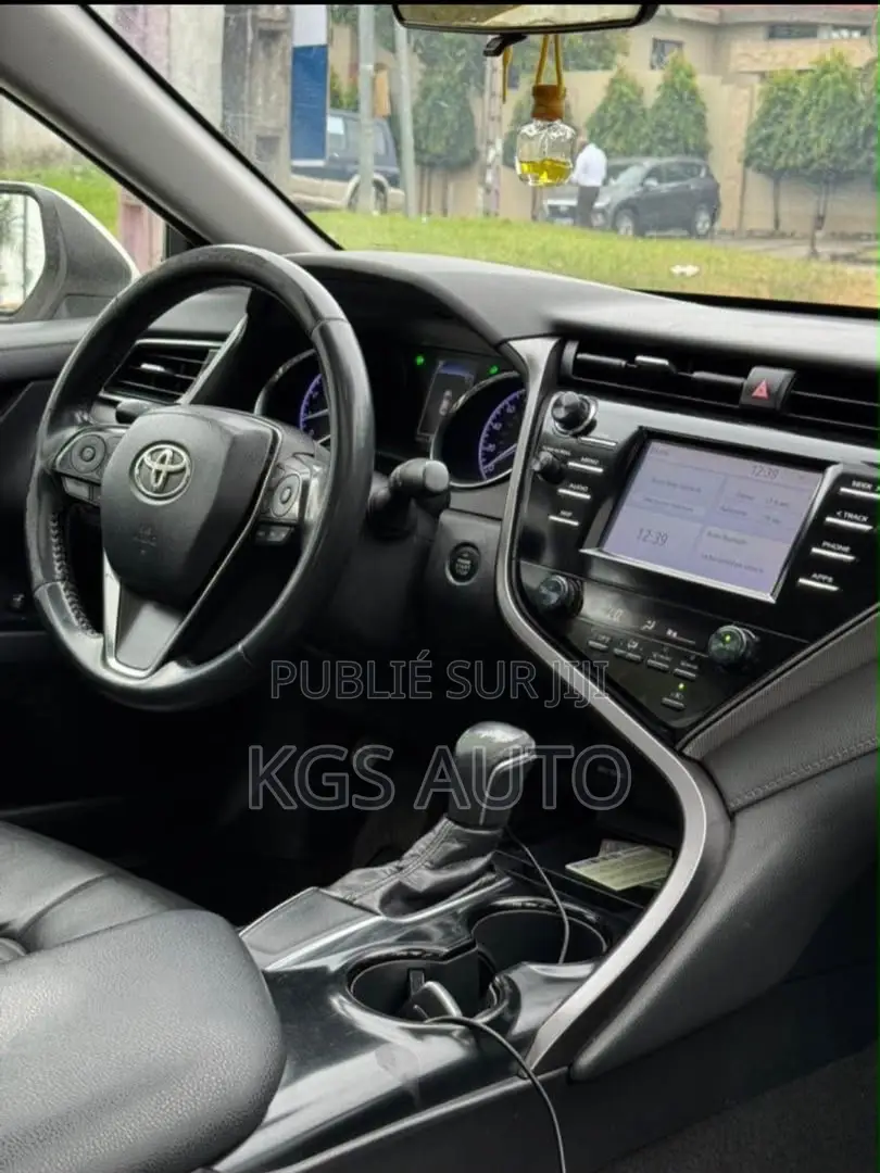 Toyota Camry SE 2021 Blanc