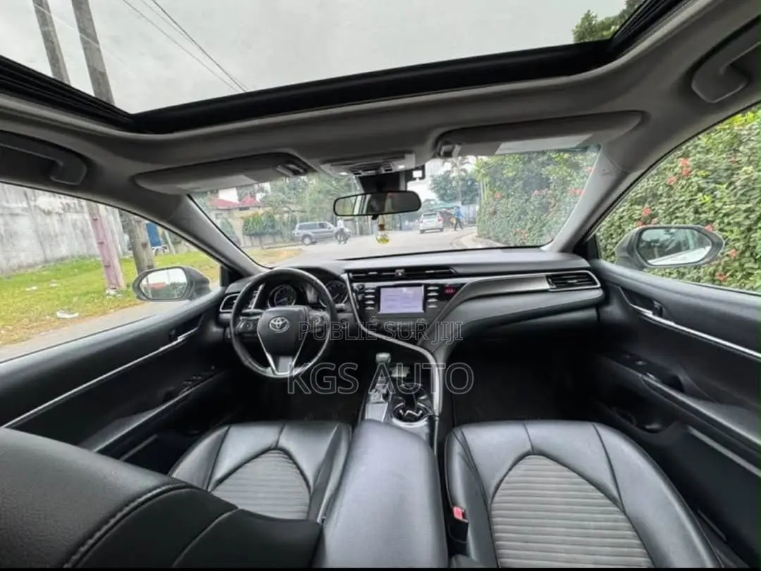 Toyota Camry SE 2021 Blanc