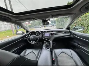 Toyota Camry SE 2021 Blanc