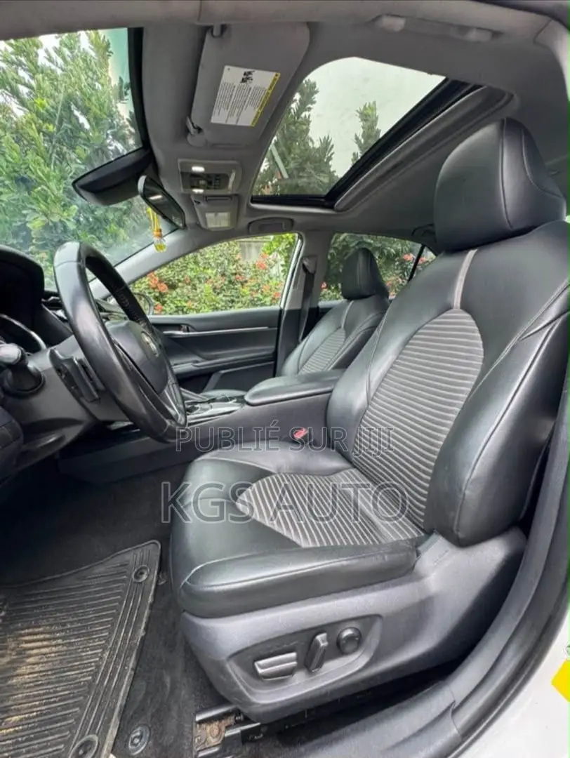 Toyota Camry SE 2021 Blanc